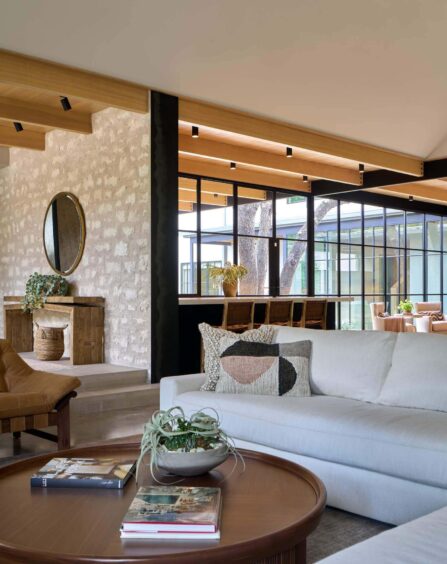 Vale Residence: Living room
